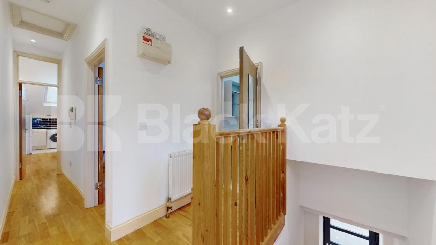 Modern & Spacious 1 bedroom property with communal terrace Myddleton Road, Bounds Green